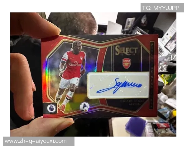 卡帕尼尼足球球星卡全套收藏盒开箱揭秘 高品质限量版球员卡尽在其中